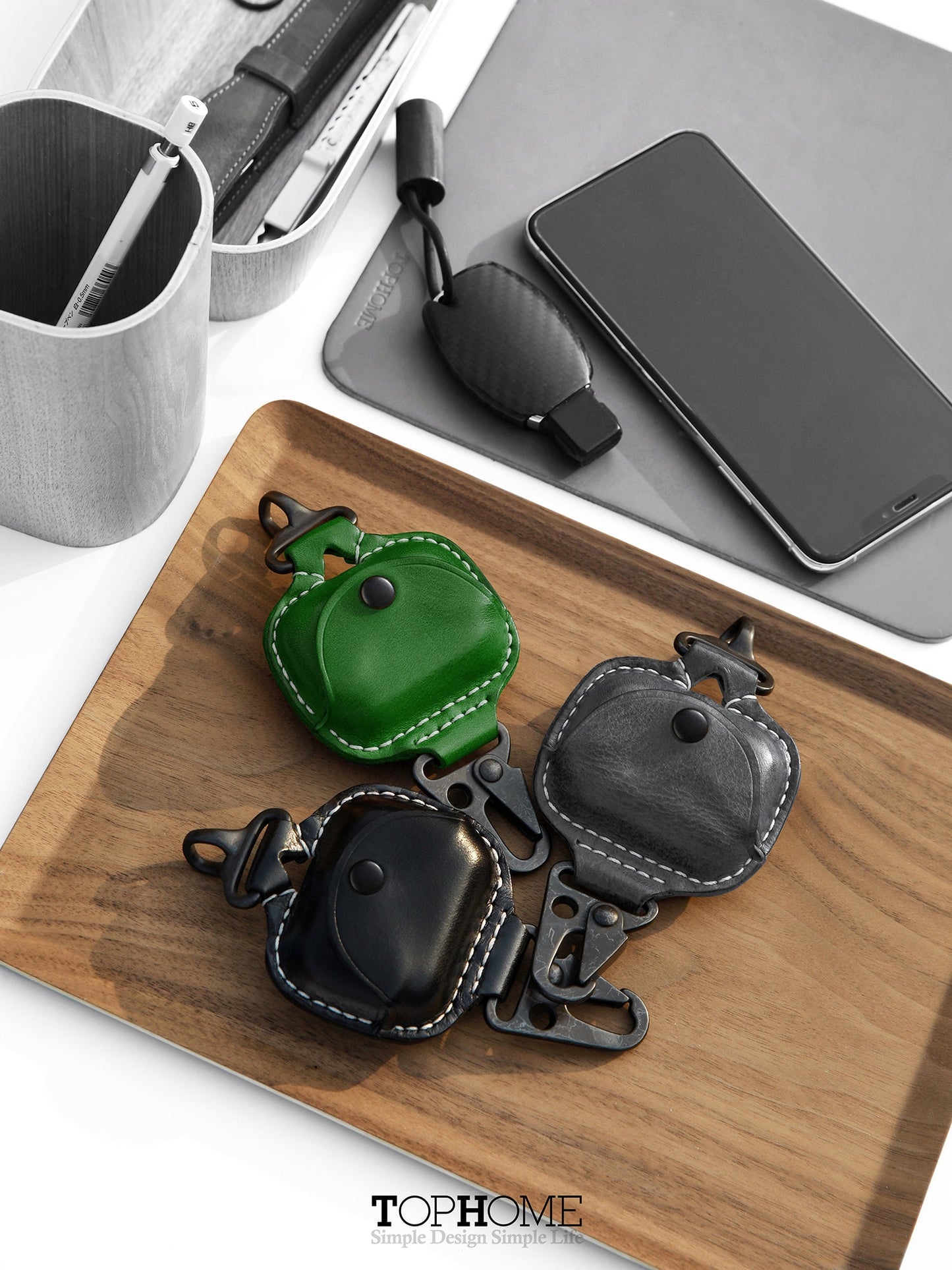 AirPods Pro Leather Strap Protective Case For AirPods Pro Headphone Case , with Fine Metal Carabiner/Earbuds Accessories ---Red