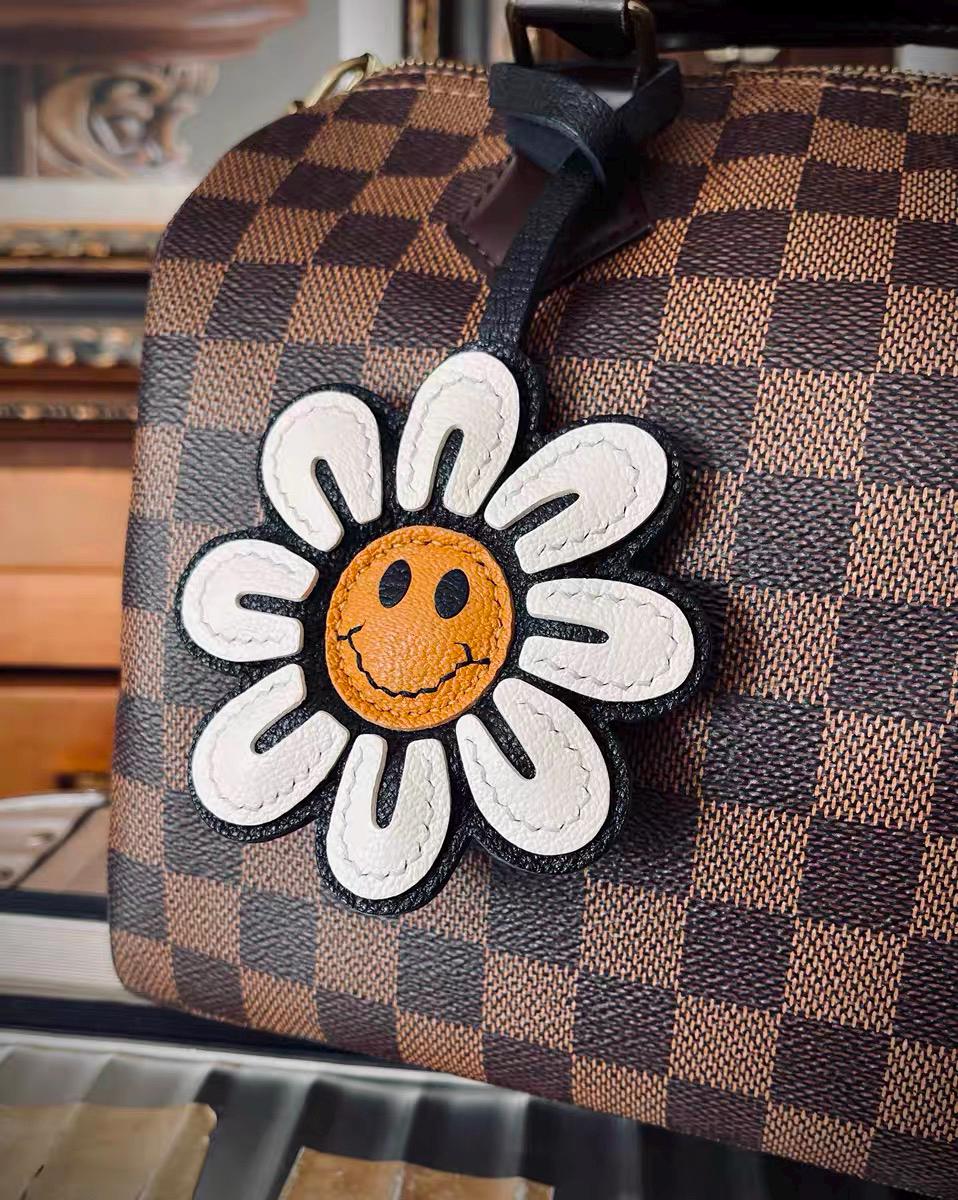 Leather  Smile Flower Charm, Leather bag Charm, Cute FloralLeather Handbag/ Purse Charm, Flower Keychain,Handmade Bag Charm, Cute Key Chain