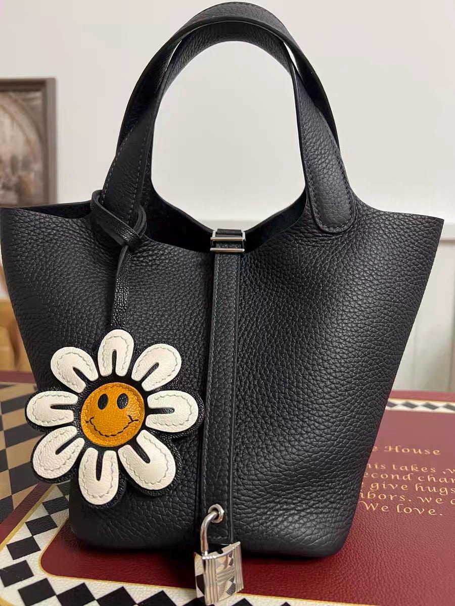 Leather  Smile Flower Charm, Leather bag Charm, Cute FloralLeather Handbag/ Purse Charm, Flower Keychain,Handmade Bag Charm, Cute Key Chain